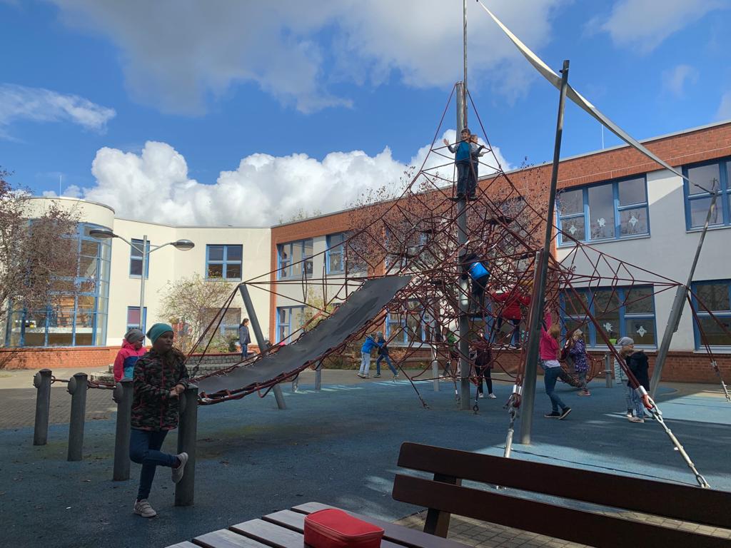 7f2b8bb7 d33b 4321 bbf5 94e1eb5870dc